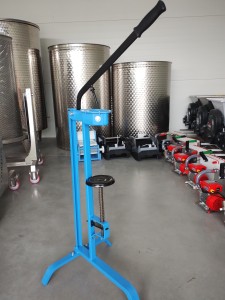 Korkownica podłogowa do szampana - uniwersalna